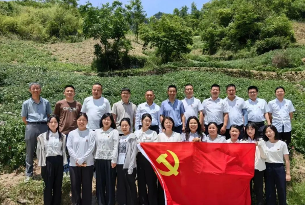 高山育种铸忠诚 艰苦奋斗践初心